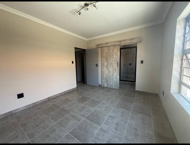 3 BEDROOM TOWNHOUSE FOR SALE IN WATERVAL EAST